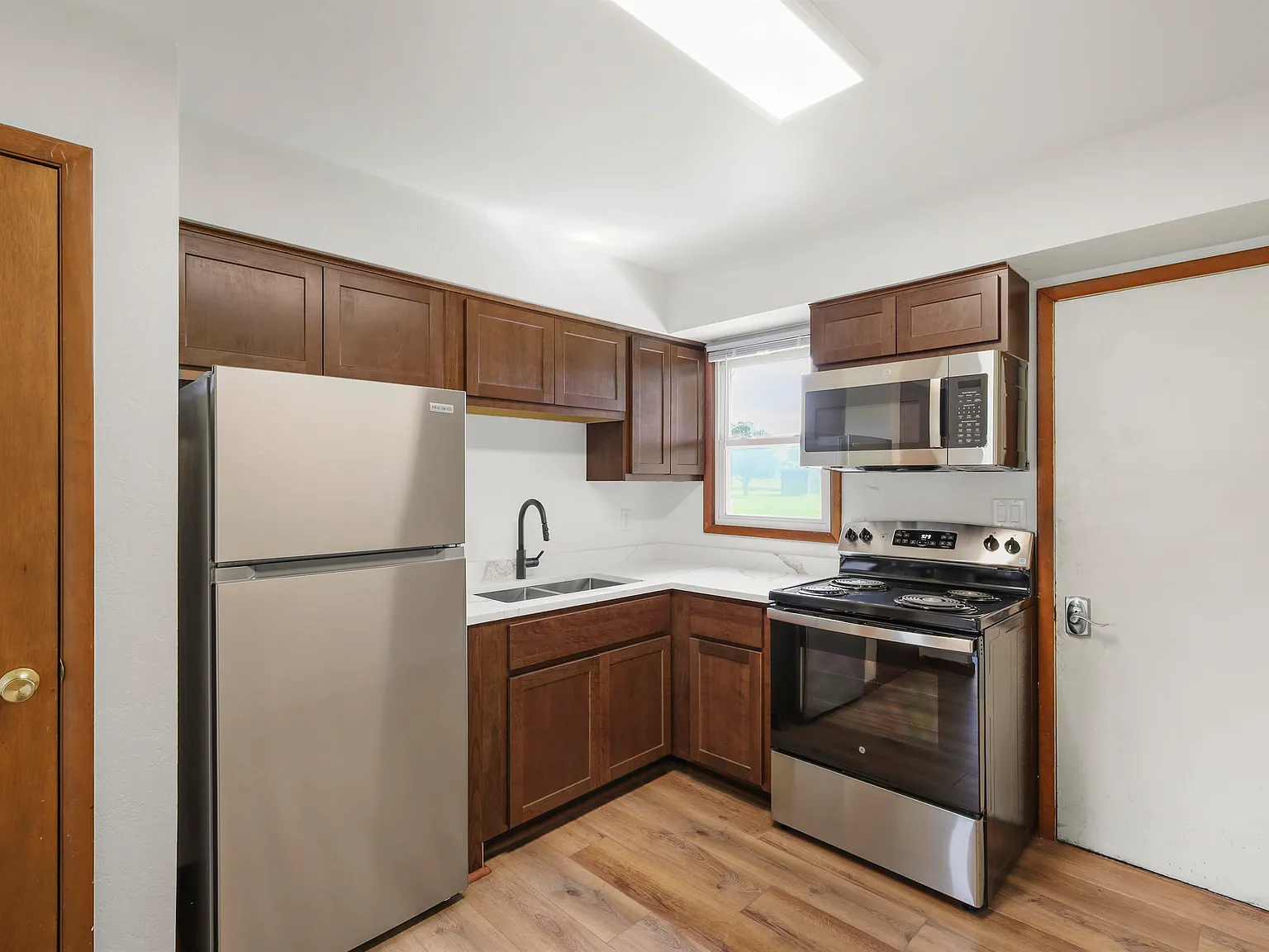 616 S Clinton St, Cuba City, WI 53807 — Photo 2
