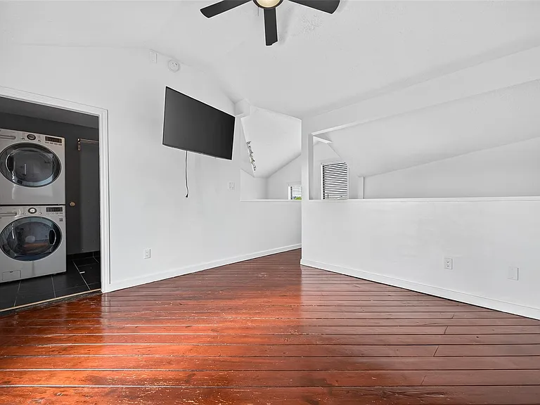 708 W Clay St — Photo 35