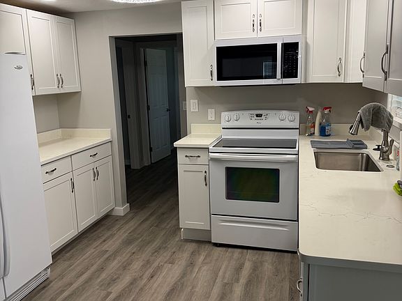 2nd image of 715 W Wentworth St