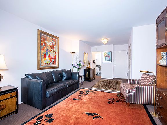 4th image of 117 E 57th St APT 37C