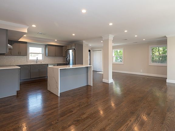 4th image of 16 Crystal Ln