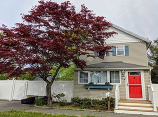 43 Division Ave, East Islip, NY 11730