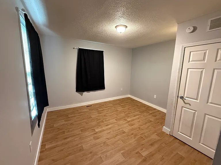 703 E State St — Photo 5