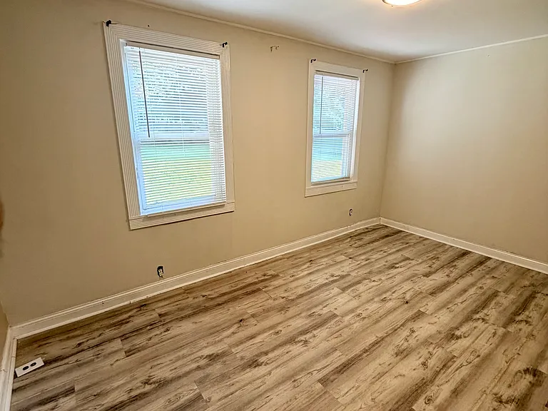 68 Alexander Dr — Photo 16