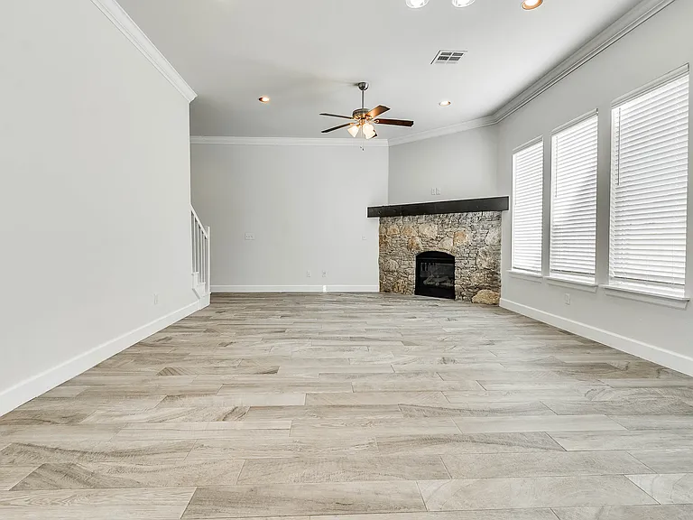 5616 Saint James Pl — Photo 5