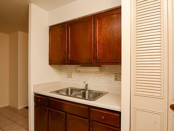 2nd image of 3825 N Pine Grove Ave APT 510