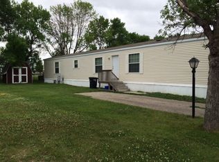 32 Meadowlark Ln, Fargo, ND 58102