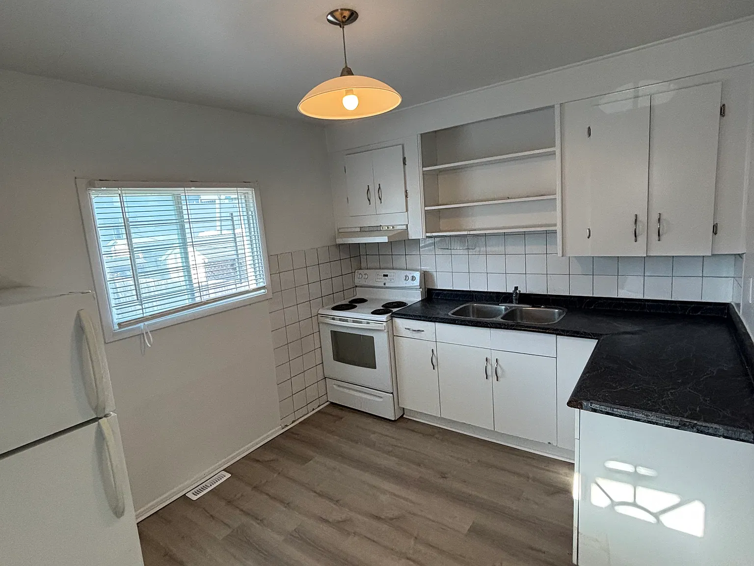 744 Elgin Ave — Photo 3