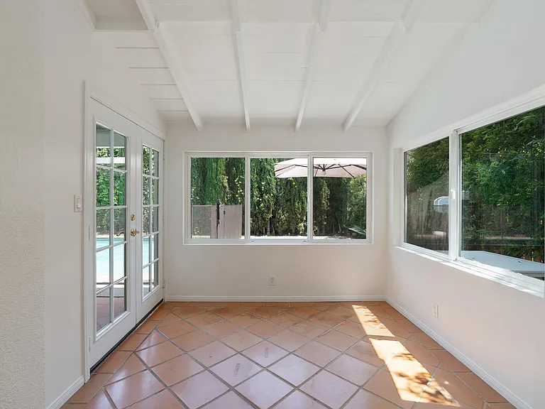 1030 Cynthia Ave — Photo 13