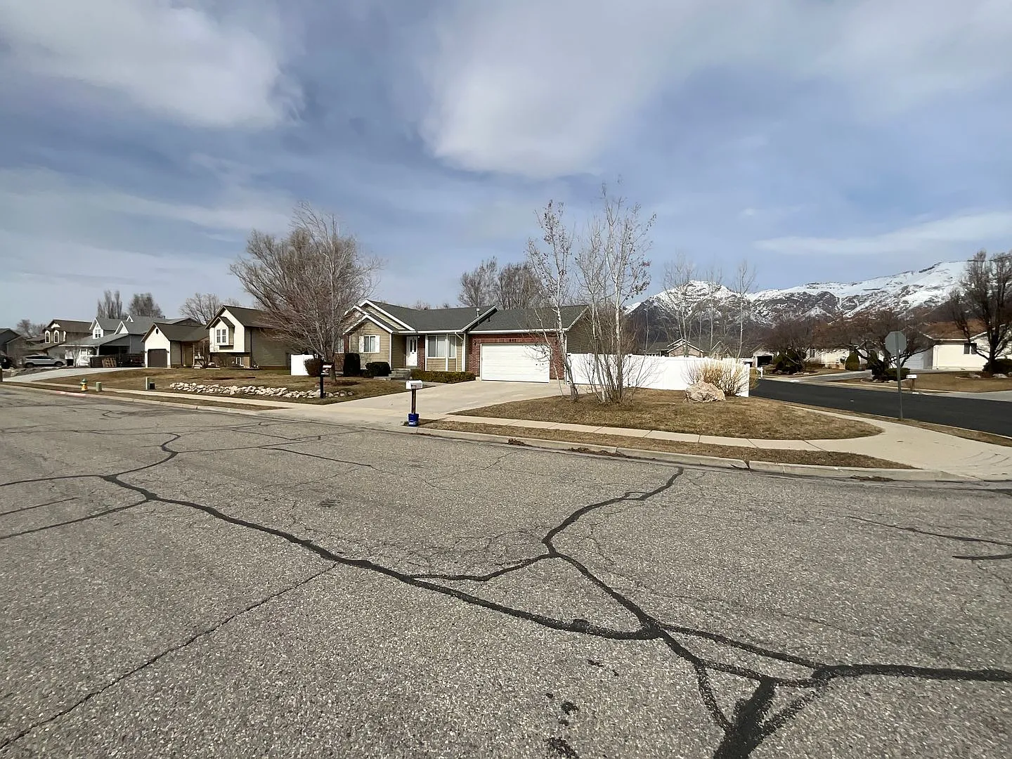 5 bdrm 3 bth Home 2 Car Garage- Dog Friendly Coming soon — Photo 3
