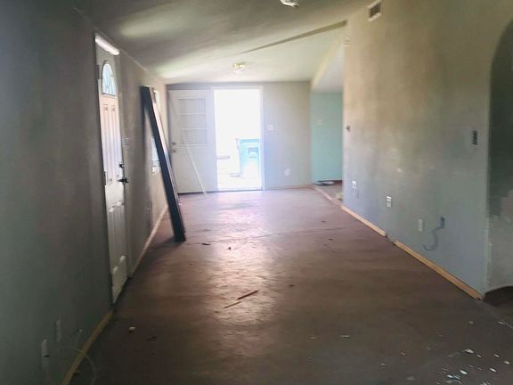 4th image of 931 W Clearwater Dr