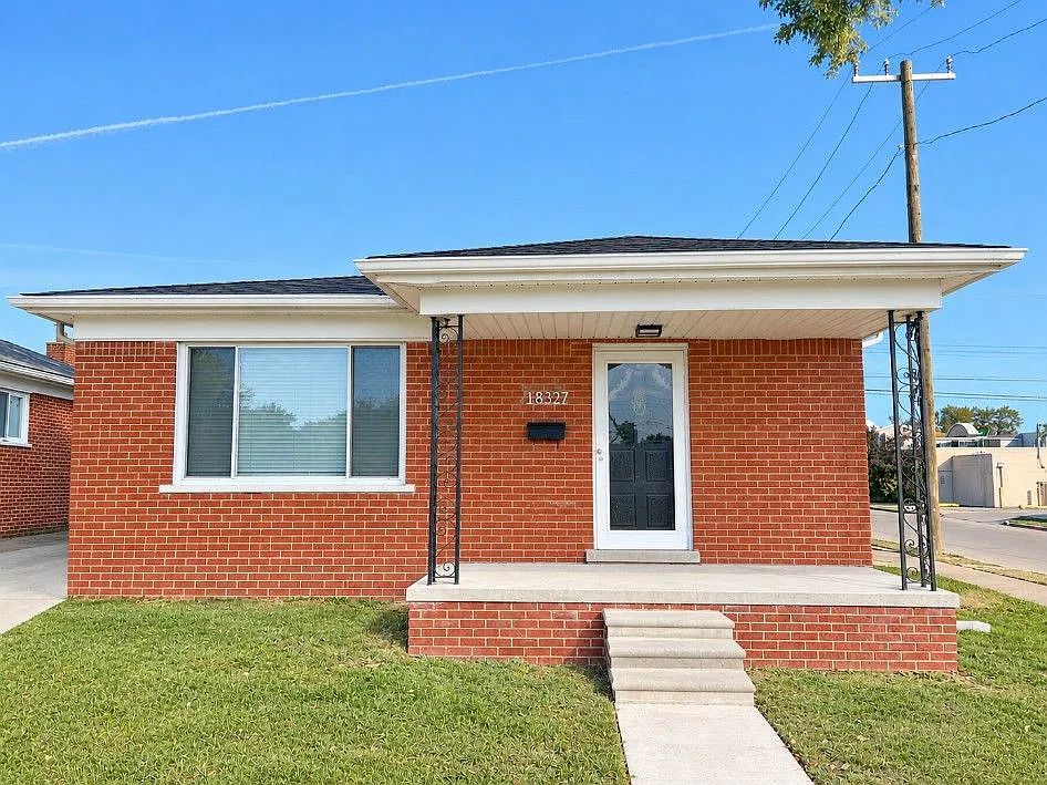 3 bed, 1.0 bath, 1143 sqft, $1,950 — Photo 2