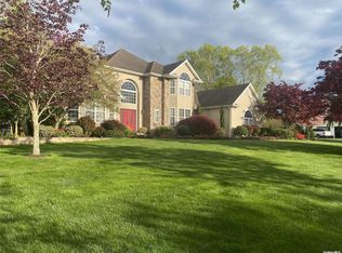 18 Sweetgum Ln, Miller Place, NY 11764
