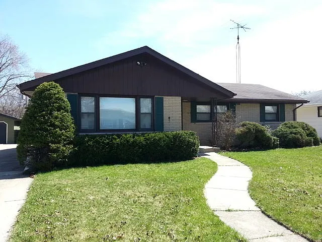 2419 Yeoman St photo 1