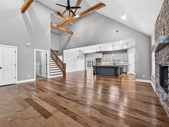 3rd image of 1051 Silver Maple St