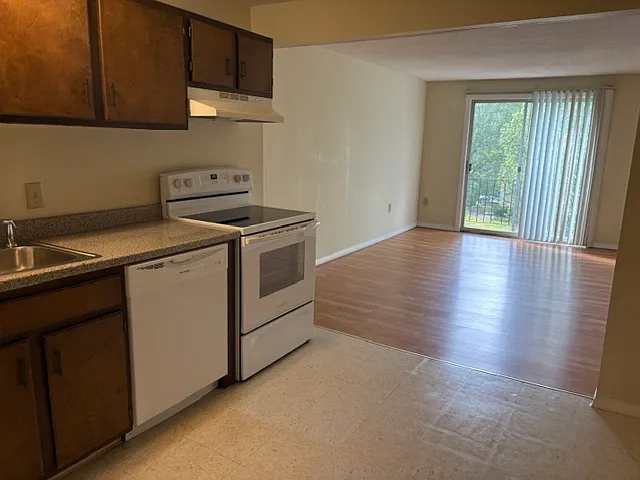 Building Photo - 38 Dinan Dr #11