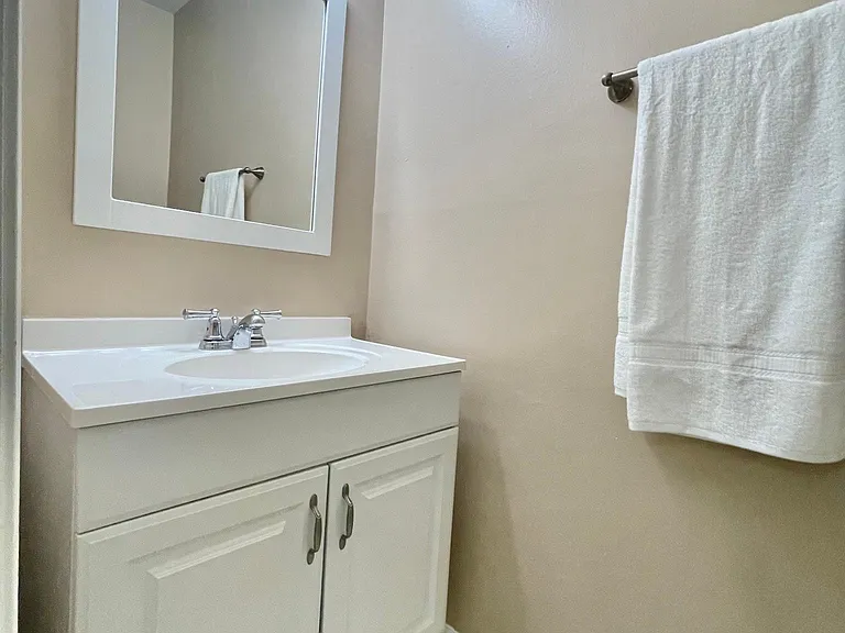 2090 Pilgrim Dr — Photo 9
