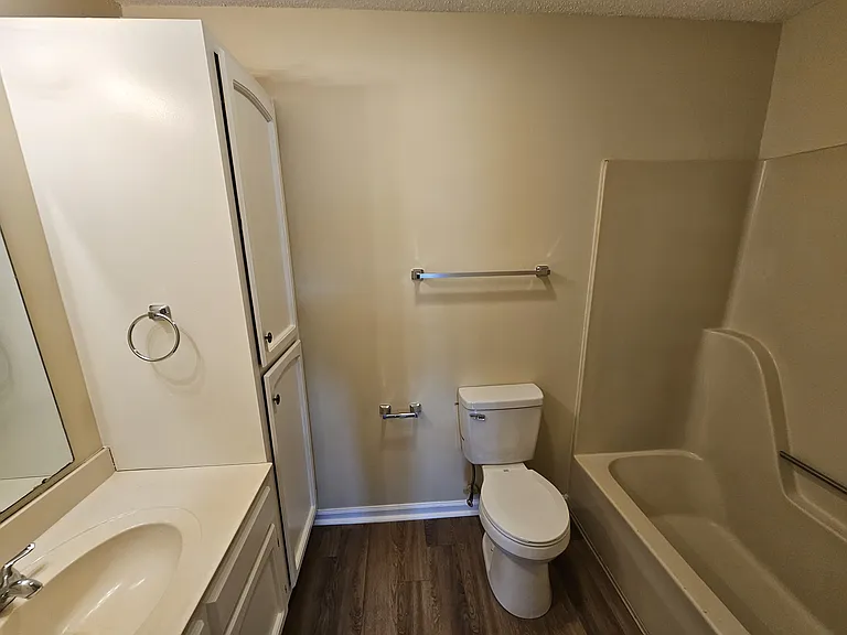 514 E Harden St #I — Photo 15
