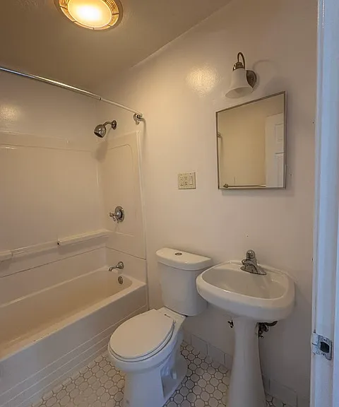 1176 Hawthorne Ave — Photo 3