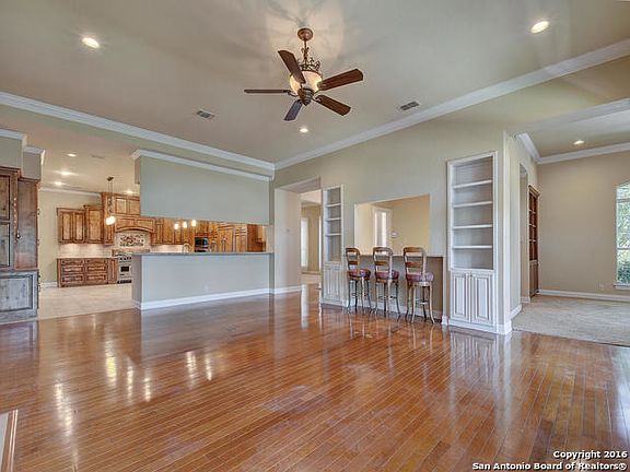 4th image of 15 Westcourt Ln