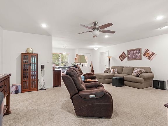 4th image of 635 Happy Bend Dr