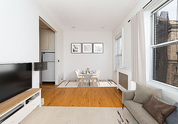 4th image of 150 Sullivan St APT 39