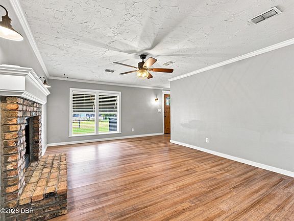 5th image of 813 Live Oak St