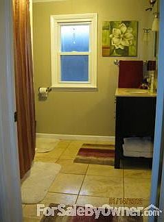 Open Living, Kitchen & Dining
						:
						Completely remodeled with lamanate wood floor and cherry cabinets.