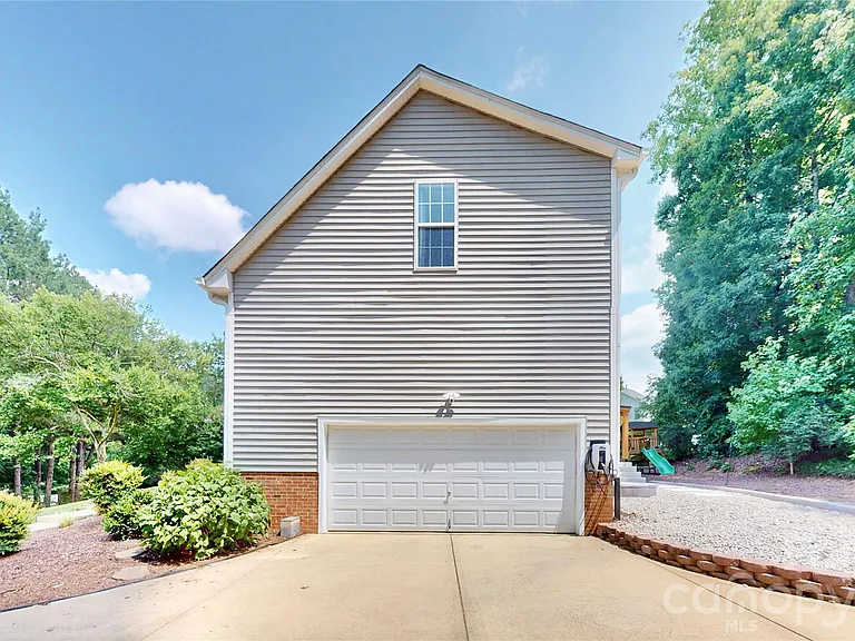 107 Stonemason Ct — Photo 39