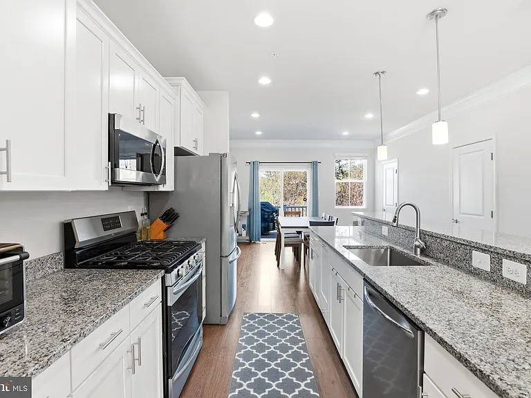7140 Banbury Dr — Photo 10