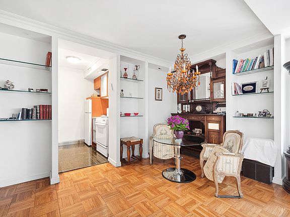 4th image of 118 E 60th St APT 19A