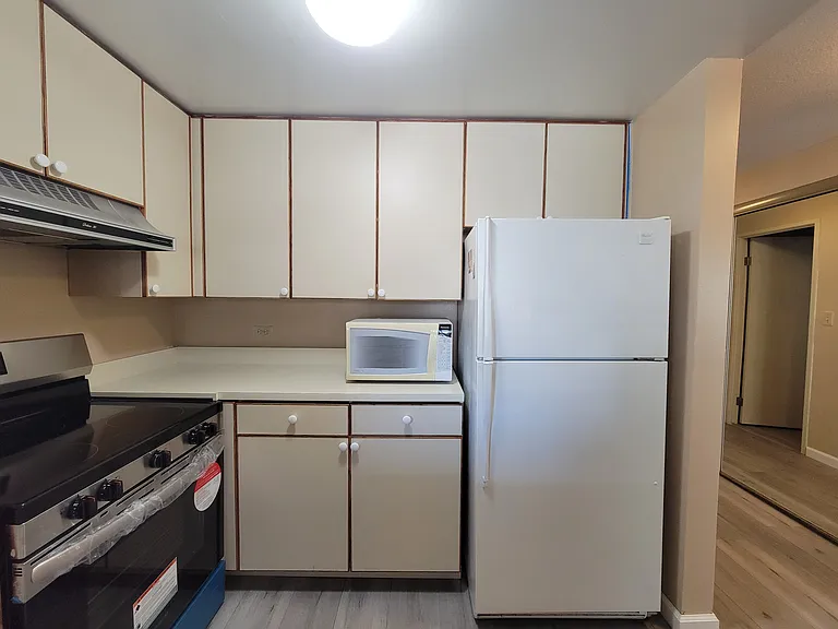 601 Van Ness Ave #211 — Photo 6