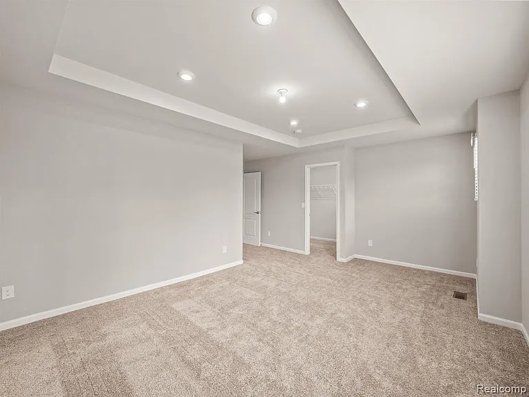 4837 Glenora Dr — Photo 25