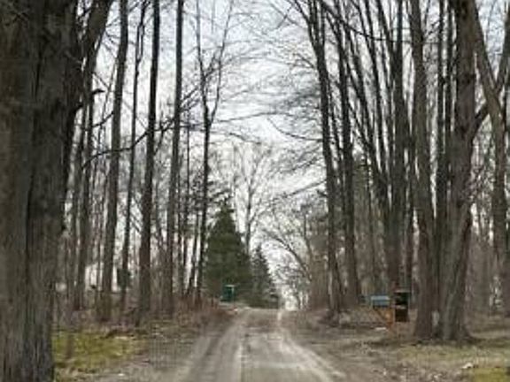 Exterior Neighborhood (street photo)