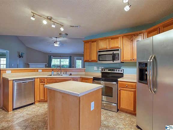 3rd image of 118 Brownstone Dr