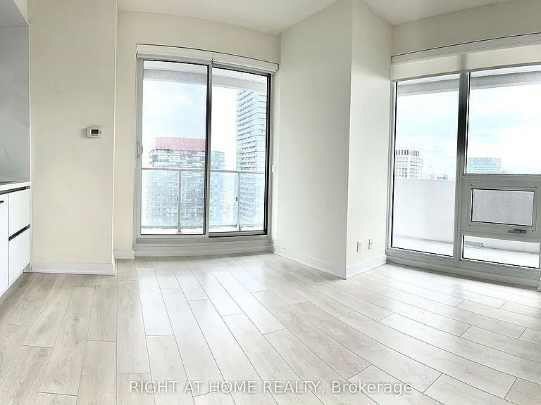 2221 Yonge St #3102 — Photo 15
