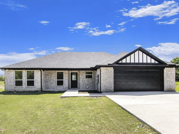 901 W Cardinal St, Ector, TX 75439