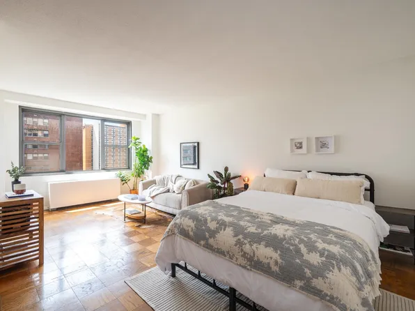 201 Saint Pauls Avenue 9M image 2 of 16
