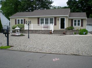 188 Walnut Creek Ln, Toms River, NJ 08753
