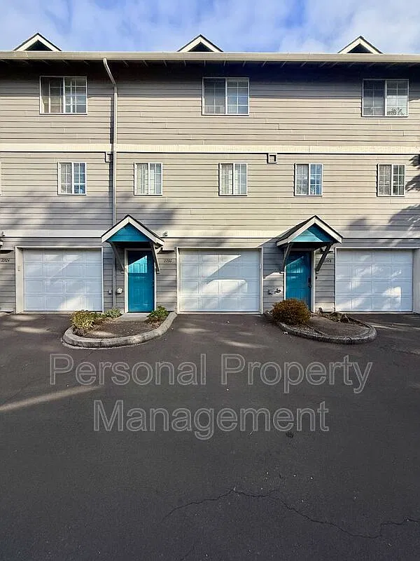 3 bed, 2.5 bath, 1486 sqft, $2,295 — Photo 2