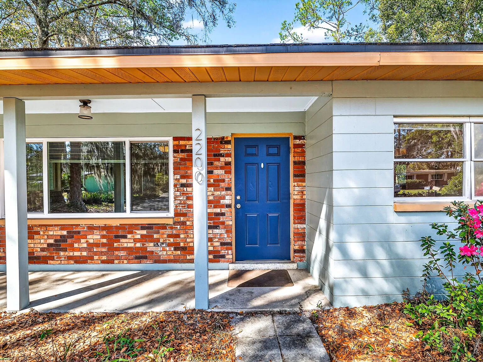 3 bed, 1.5 bath, 1081 sqft, $1,890 — Photo 2