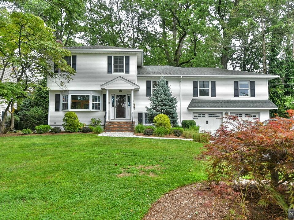 1st image of 4 Oxford Ct