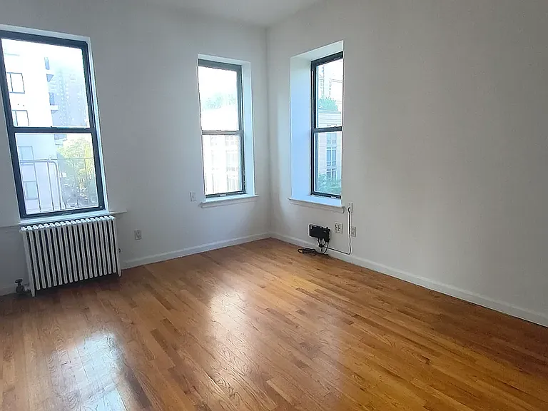 400 E 91st St #2E — Photo 3