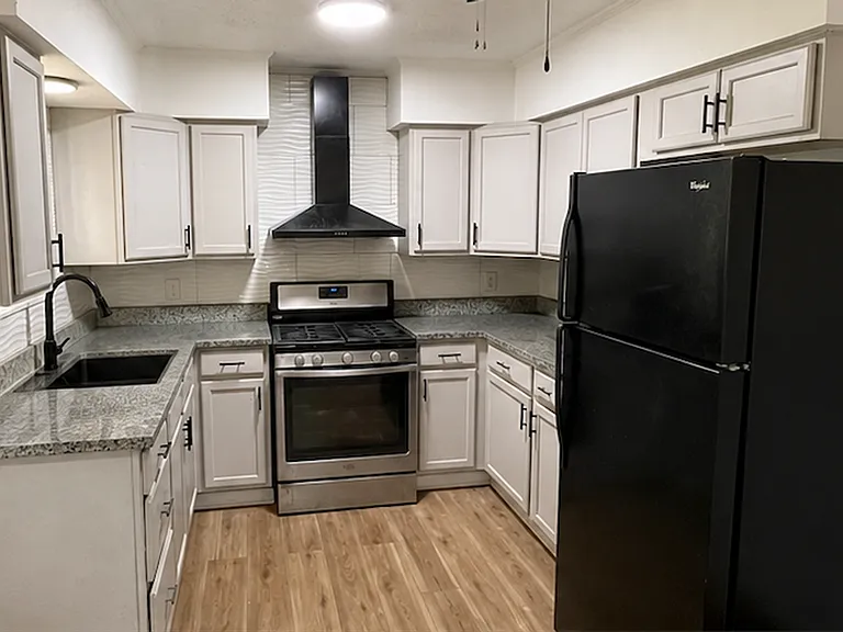 8215 Spanish Rd — Photo 2