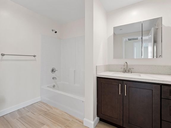 5th image of 12147 Magnolia Blvd #208