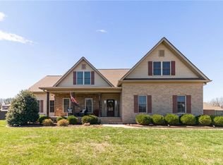 242 Deerwood Dr, Lexington, NC 27295