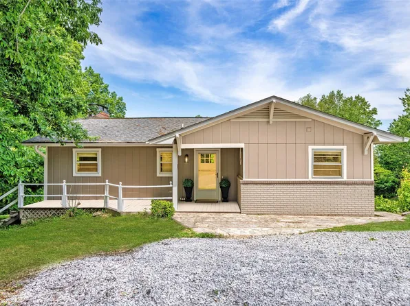 69 Milburn Ln, Hendersonville, NC 28792