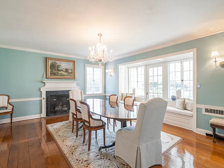 601 Harriton Rd — Photo 17