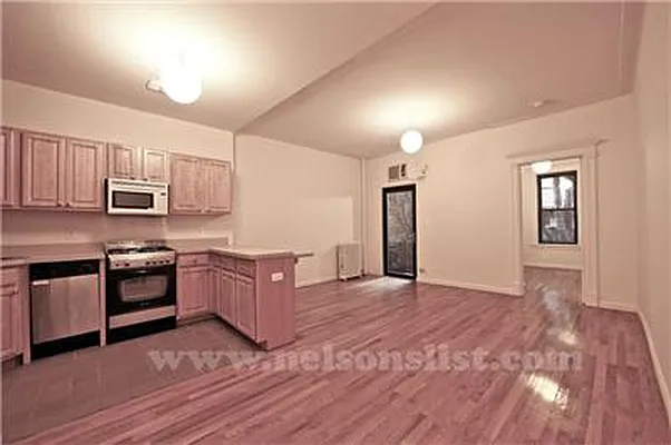 Rented by R New York | media 17