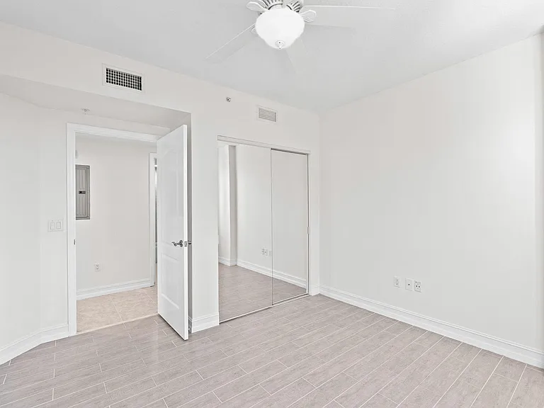 191 SE 20th Ave #412 — Photo 32